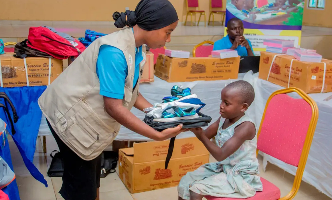 Matériel scolaire pour 300 enfants du village Yangala